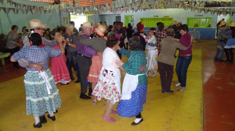 Festa Junina promovida aos Grupos de Idosos do município